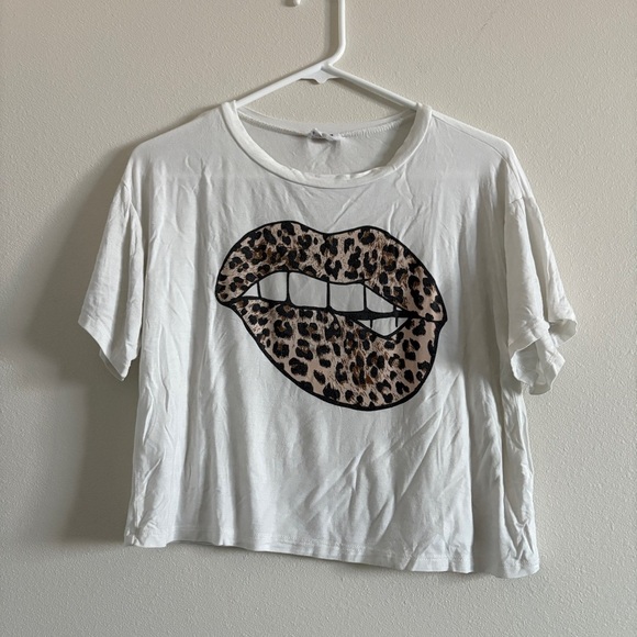 Women’s LEOPARD LIPS CROP TOP Size Small Rocker Animal Print Cropped Boxy Fit - Picture 2 of 8